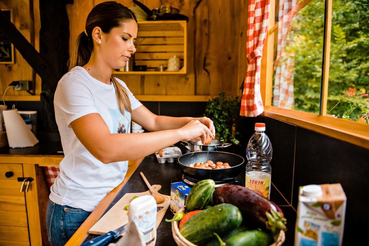 Glamping Ob Robu Gozda Hotel Kamnik Bagian luar foto